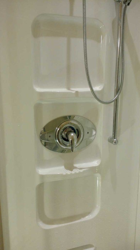 One-handle valve in stand-up shower